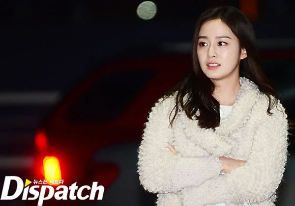 Kim Tae Hee đẹp không tì vết tại sân bay