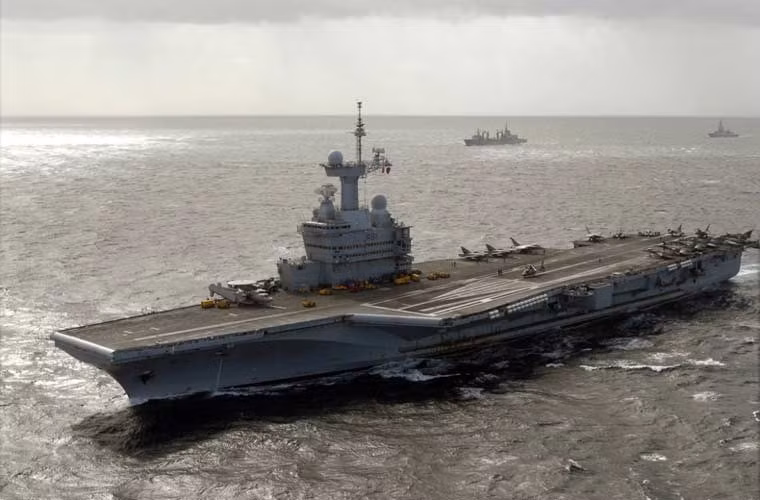 Tau san bay doc nhat cua Phap “khung” co nao?-Hinh-11