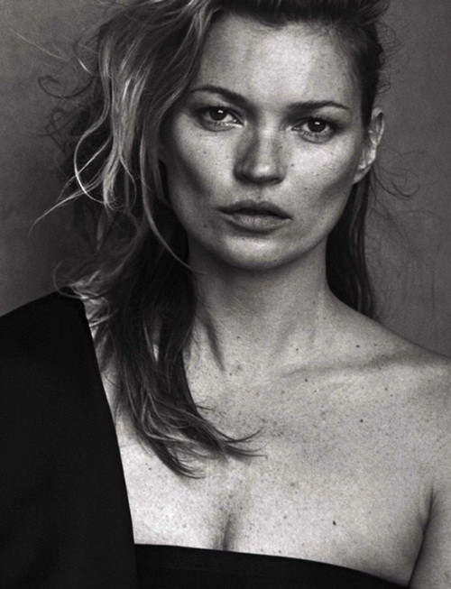 Kate Moss vẫn đẹp quyến rũ trên tạp chí dù không Photoshop - ảnh 6 Hình ảnh: Kate Moss vẫn đẹp quyến rũ trên tạp chí dù không Photoshop số 6