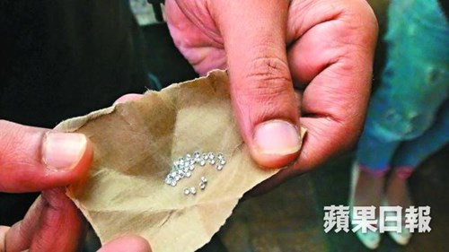 Cả phố náo loạn vì trận "mưa kim cương’ ảnh 3 Cả phố náo loạn vì trận