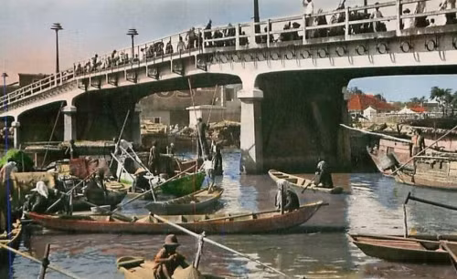 Vụ tạt axít ca sĩ Cẩm Nhung: Khóc thương cho phận 