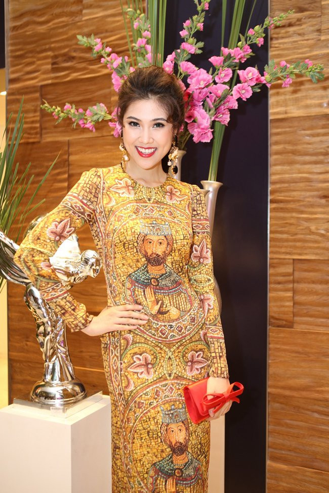 Điểm mặt dàn người tình nóng bỏng từng bên đời Vĩnh Thụy ảnh 10 Điểm mặt dàn người tình nóng bỏng từng bên đời Vĩnh Thụy ảnh 10