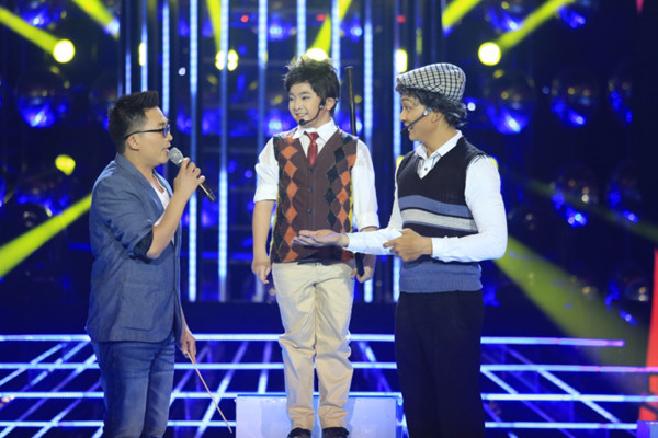 Hồng Vân nhận xét, bé Hoàng Quân nhảy đẹp hơn cả phiên bản gốc, dù lúc đầu, chị lo lắng cậu bé không thể bắt chước được giọng cao của Á quân Idol 2008. Diva Mỹ Linh cũng đồng tình rằng, bé Ben hát trong trẻo và cậu bé là một nghệ sĩ bẩm sinh từ trong máu. Với Hoài Linh thì cặp thầy trò Khương Ngọc rất khéo chọn bài hát để có thể lấp liếm được giọng khàn của Hoàng Quân. my-linh-phai-long-be-bao-ngoc-10