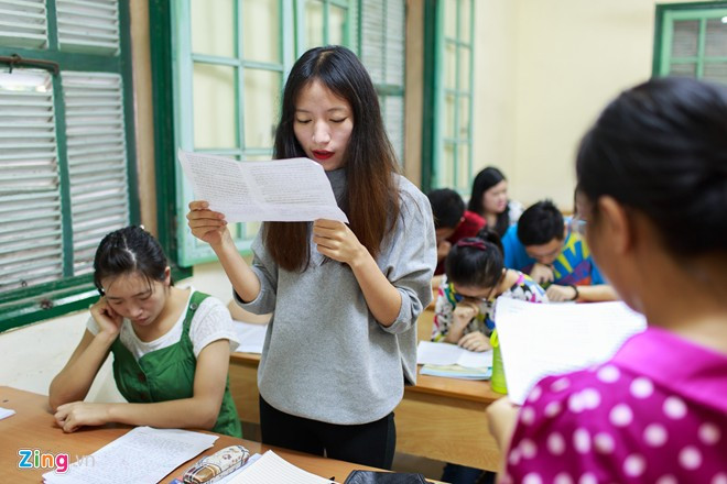 Ngoài giảng dạy chuyên ngành Ngôn ngữ học, PGS Nguyễn Thị Phương Thùy còn tham gia dạy tiếng Việt cho sinh viên nước ngoài. Đây là việc không hề dễ vì ngoài việc dạy tri thức tiếng Việt, giáo viên còn phải giúp sinh viên hiểu và yêu mến văn hóa, đất nước Việt Nam qua lăng kính ngôn ngữ. Đồng thời, công việc này cũng đem lại những kinh nghiệm và nguồn tư liệu cho các nghiên cứu ngôn ngữ học.