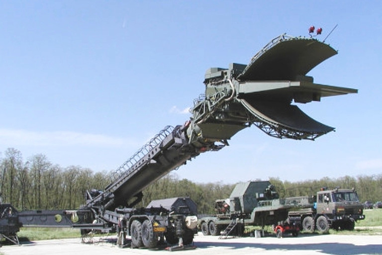 Clam Shell có nhiệm vụ phát hiện các mục tiêu bay ở độ cao thấp và rất thấp trong môi trường lộn xộn gần mặt đất cũng như trong môi trường gây nhiễu điện tử mạnh. Hệ thống có khả năng tự động bám bắt và xử lý mục tiêu, 76N6 sẽ cung cấp các tham số cần thiết cho radar điều khiển hỏa lực của tổ hợp S-300.