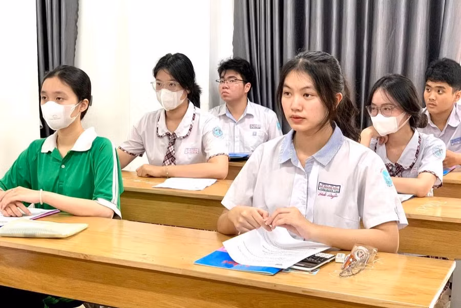 Thí sinh dự kỳ thi đánh giá năng lực do Đại học Quốc gia TPHCM tổ chức năm 2023. Ảnh: INT