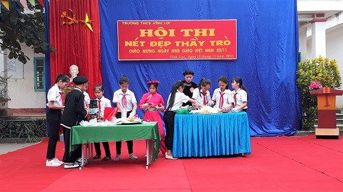 Một trong những hoạt động nổi bật trong đợt thi đua là Hội thi "Nét đẹp thầy trò" được tổ chức lần đầu tiên với mục tiêu làm cho trường đẹp hơn, thân thiện hơn, mỗi học sinh, giáo viên dần hoàn thiện đáp ứng yêu cầu "đổi mới căn bản và hoàn thiện giáo dục". Một trong những hoạt động nổi bật trong đợt thi đua là Hội thi "Nét đẹp thầy trò" được tổ chức lần đầu tiên với mục tiêu làm cho trường đẹp hơn, thân thiện hơn, mỗi học sinh, giáo viên dần hoàn thiện đáp ứng yêu cầu "đổi mới căn bản và hoàn thiện giáo dục".