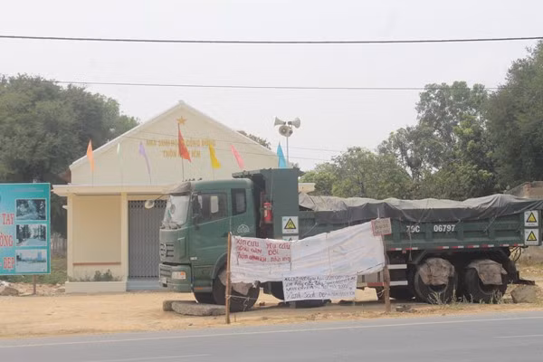 Chuyện lạ ở Khánh Hòa: Cả làng "bắt tạm giam" xe rác hơn 1 tháng trời ảnh 3