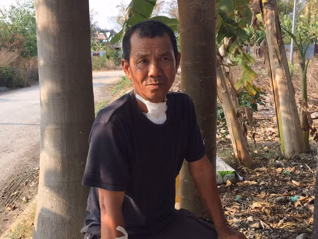 nghi an tai xe xe om bi cat co giua ban ngay tai tphcm hinh anh 1