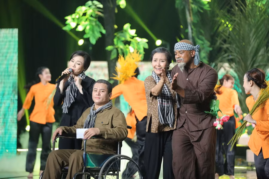 Vân Quang Long bị loại khỏi cuộc thi sau tai nạn giao thông ảnh 11