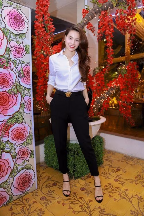 Những set đồ đen-trắng gây thương nhớ của Hà Hồ