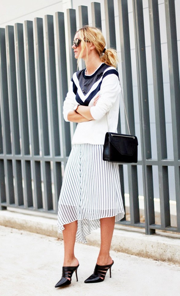 Họa tiết kẻ giúp cho cách phối đen - trắng trở nên thu hút hơn. Những set đồ đen-trắng gây thương nhớ của Hà Hồ