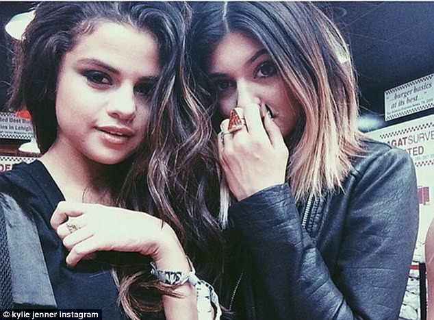 Chị em Kardashian: Những nữ hoàng thị phi bất tài hay nhà chiến lược cao tay nhất showbiz? - Ảnh 22. Chị em Kardashian: Những nữ hoàng thị phi bất tài hay nhà chiến lược cao tay nhất showbiz? - Ảnh 22.