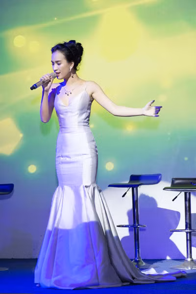 Ái Phương thể hiện ca khúc chuyển ngữ từ “Everything” của phim “Hậu duệ của mặt trời”