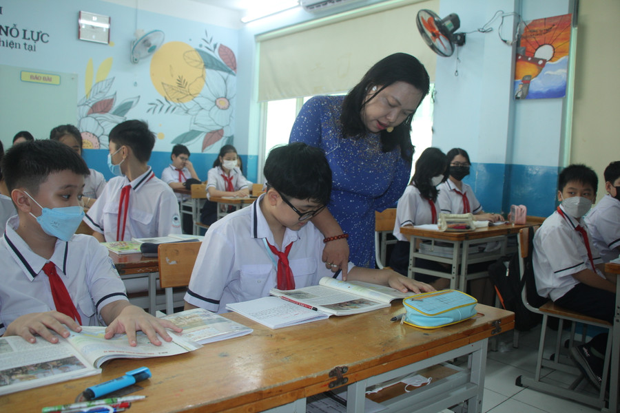 Giờ học của học sinh Trường THCS Nguyễn Du. Giờ học của học sinh Trường THCS Nguyễn Du.