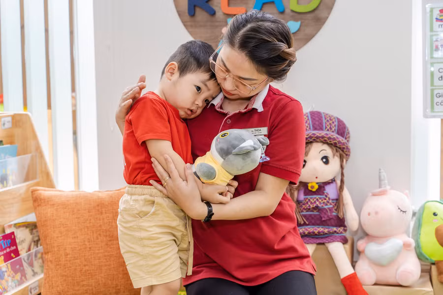 Cha mẹ cần lắng nghe chia sẻ của trẻ. Ảnh minh họa.