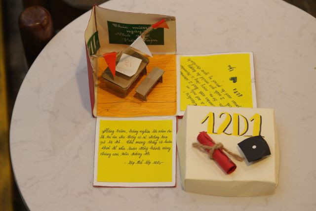 Hàng trăm, hàng nghìn lời cảm ơn, lời tri ân thầy cô sẽ chẳng bao giờ là đủ. Chỉ mong thầy cô luôn khỏe để vẫn luôn đồng hành cùng chúng con trên đường đời.