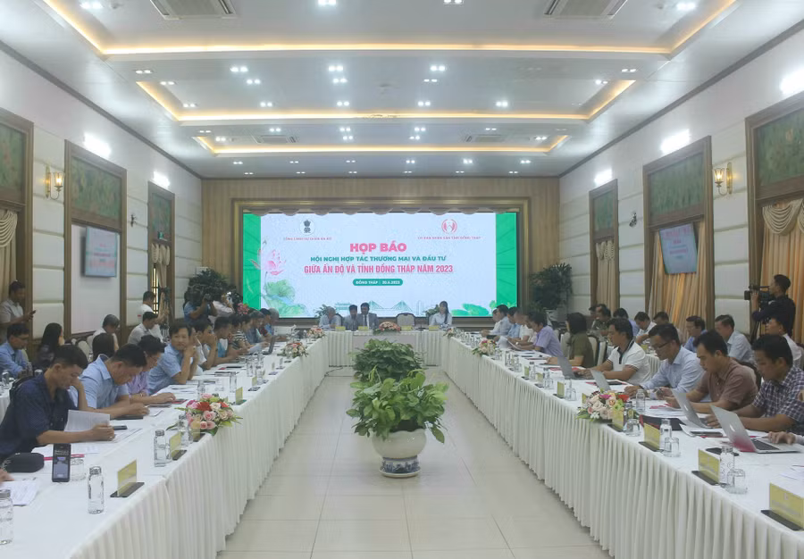 Quang cảnh buổi họp báo Hội nghị hợp tác thương mại và đầu tư giữa Ấn Độ và tỉnh Đồng Tháp. (Ảnh: Trọng Nhân)