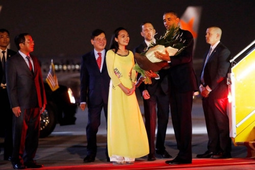 Lộ diện cô gái Sài Gòn khả ái tặng hoa sen cho Tổng thống Mỹ Obama - Ảnh 5 Lộ diện cô gái Sài Gòn khả ái tặng hoa sen cho Tổng thống Mỹ Obama - Ảnh 5