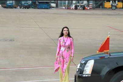 Lộ diện cô gái Sài Gòn khả ái tặng hoa sen cho Tổng thống Mỹ Obama - Ảnh 2 Lộ diện cô gái Sài Gòn khả ái tặng hoa sen cho Tổng thống Mỹ Obama - Ảnh 2