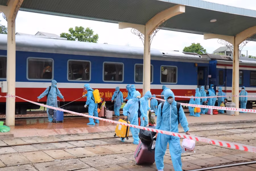 Tất cả các công dân đều được trang bị đồ bảo hộ.