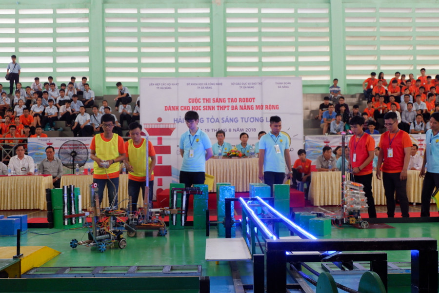 Hai đội thi đấu mở màn sau chương trình khai mạc Robodnic 2018
