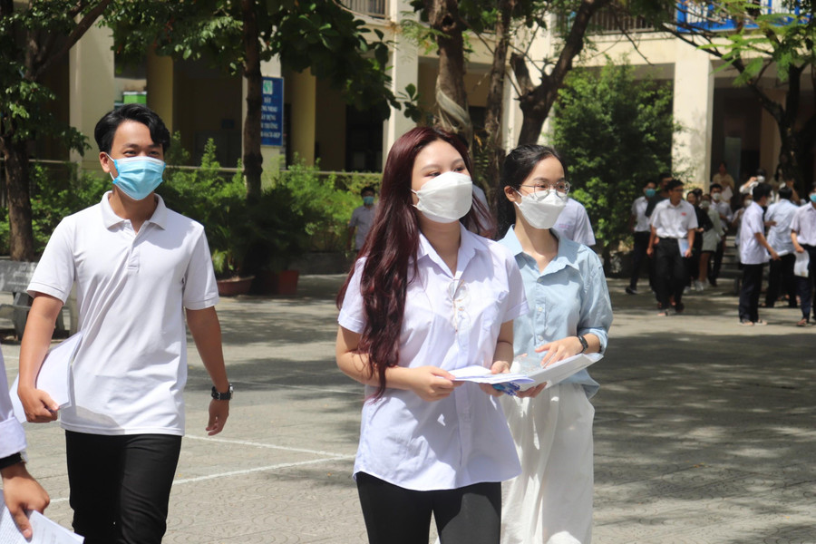 Thí sinh Đà Nẵng phấn khởi hoàn thành bài thi cuối cùng của kỳ thi tốt nghiệp THPT 2022