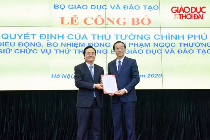 Trao quyết định bổ nhiệm tân Thứ trưởng Bộ GD&ĐT Phạm Ngọc Thưởng