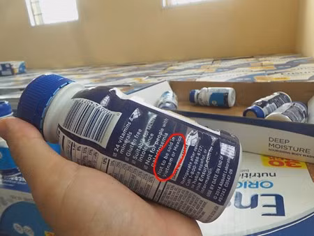 Phat hien hon 27.000 chai sua ghi 