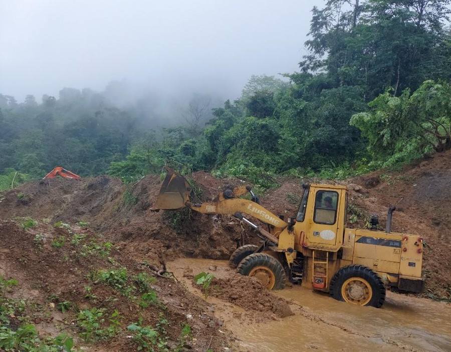 Ngành Giao thông Điện Biên tăng cường nhân, vật lực túc trực tại các điểm xung yếu, địa bàn có giao thông độc đạo để bảo đảm giao thông thông suốt . Ngành Giao thông Điện Biên tăng cường nhân, vật lực túc trực tại các điểm xung yếu, địa bàn có giao thông độc đạo để bảo đảm giao thông thông suốt .