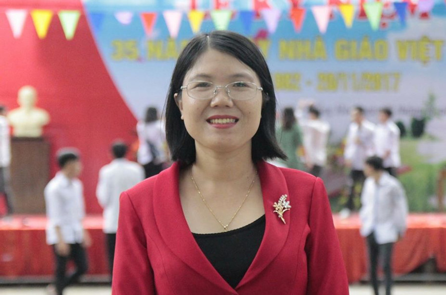 Cô Hà Thị Thủy - giáo viên Trường THPT Ứng Hòa A Cô Hà Thị Thủy - giáo viên Trường THPT Ứng Hòa A