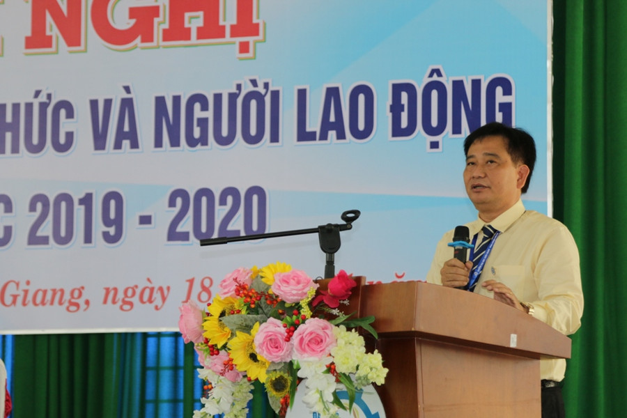 TS Nguyễn Tuấn Khanh - Hiệu trưởng Trường ĐH Kiên Giang phát biểu tại hội nghị.