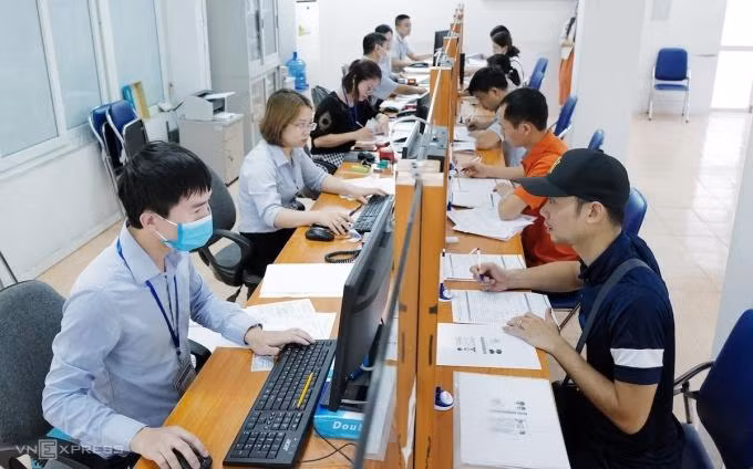 Cho phép tiếp tục chi hơn 1 nghìn tỉ đồng để hỗ trợ cho người lao động từ Quỹ Bảo hiểm thất nghiệp. Ảnh minh họa