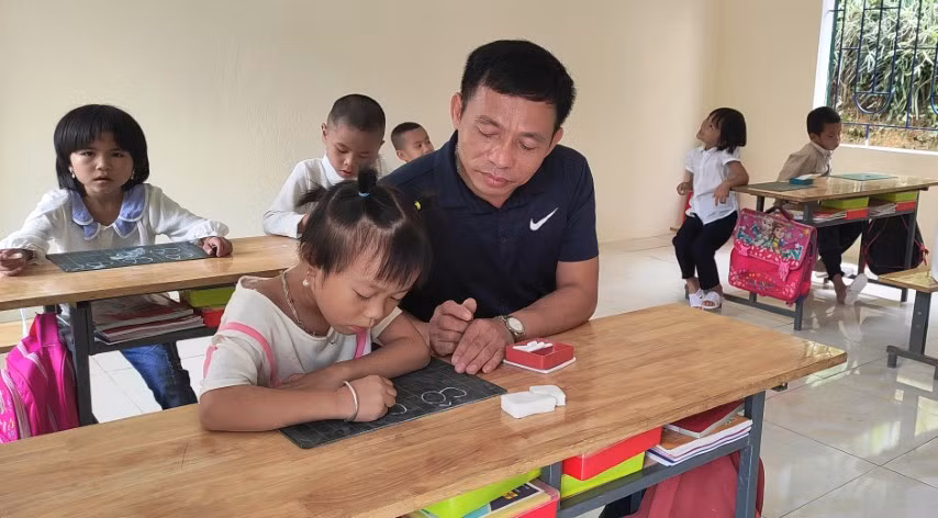 Thiếu thiết bị, đồ dùng dạy học tại Thanh Hóa: Thầy và trò dạy - học chay ảnh 1