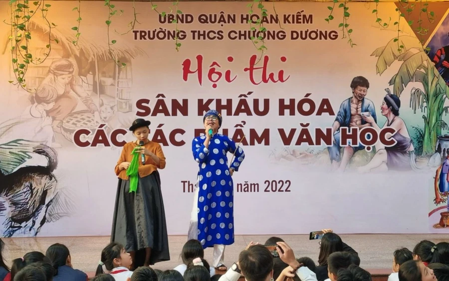 Hội thi sân khấu hóa các tác phẩm văn học tại Trường THCS Chương Dương (Hà Nội) được tổ chức hằng năm. Ảnh: TG