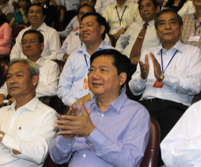 Nhiều lãnh đạo các tỉnh thành khu vực phía Nam đến tham dự buổi gặp mặt công nhân. IMG_2804