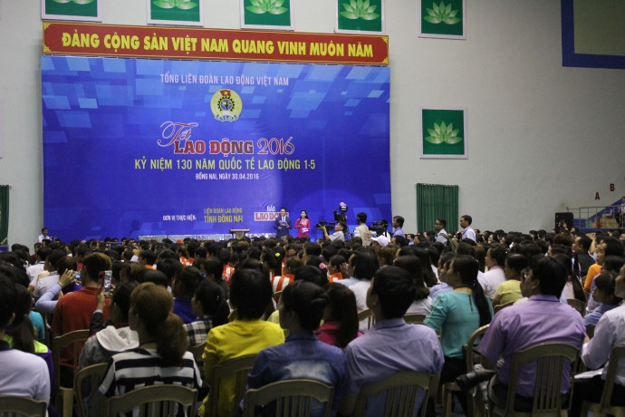 Hàng nghìn công nhân đến tham dự ngày Tết lao động 1/5. IMG_2764