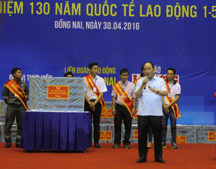 Sáng 30/4, Thủ tướng Chính phủ Nguyễn Xuân Phúc đã có buổi giao lưu gặp gỡ hàng nghìn công nhân tại Nhà thi đấu Đồng Nai, TP Biên Hòa. IMG_2858