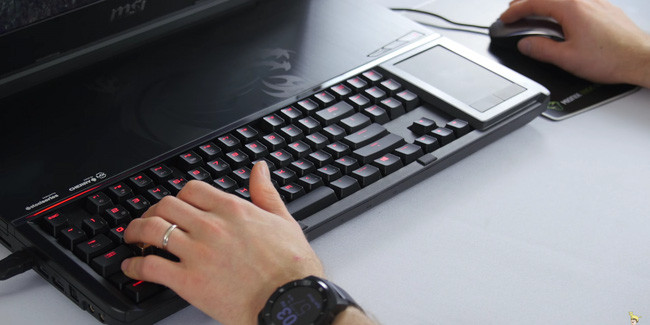 8 chiếc laptop kì quặc tới mức bạn sẽ không tin chúng... có thật - Ảnh 3. 8 chiếc laptop kì quặc tới mức bạn sẽ không tin chúng... có thật - Ảnh 3.