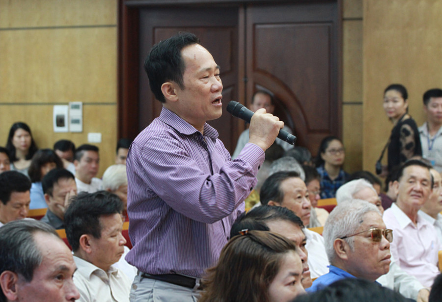 Cử tri phát biểu tại buổi tiếp xúc. - Ảnh: VGP/Gia Huy Cử tri phát biểu tại buổi tiếp xúc. - Ảnh: VGP/Gia Huy