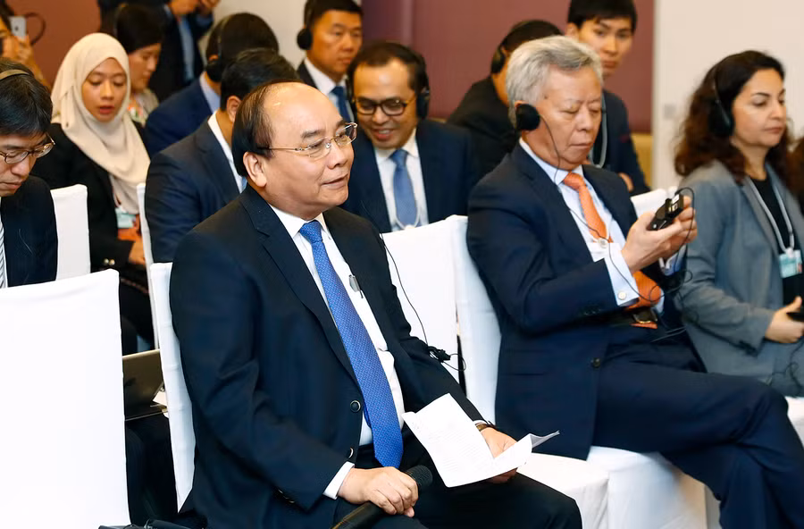 Thủ tướng Nguyễn Xuân Phúc dự và phát biểu tại phiên thảo luận "Đầu tư cơ sở hạ tầng thông minh". Ảnh: VGP/Quang Hiếu