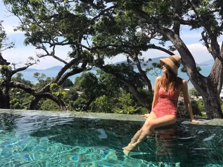 My nhan Han ua thich bikini ruc ro - Anh 4