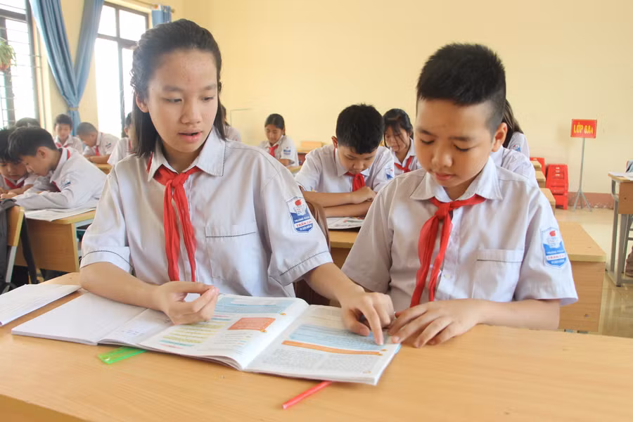 Ngọc Hân luôn sẵn sàng giúp đỡ bạn học trên lớp và tích cực tham gia các hoạt động của nhà trường.