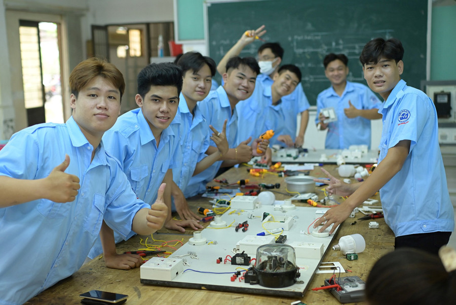 Học sinh lớp 12 trải nghiệm làm sinh viên tại Trường ĐH Trà Vinh. Ảnh: TG Học sinh lớp 12 trải nghiệm làm sinh viên tại Trường ĐH Trà Vinh. Ảnh: TG