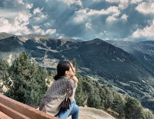 Hương Giang đăng tải dòng trạng thái đầy tâm trạng.