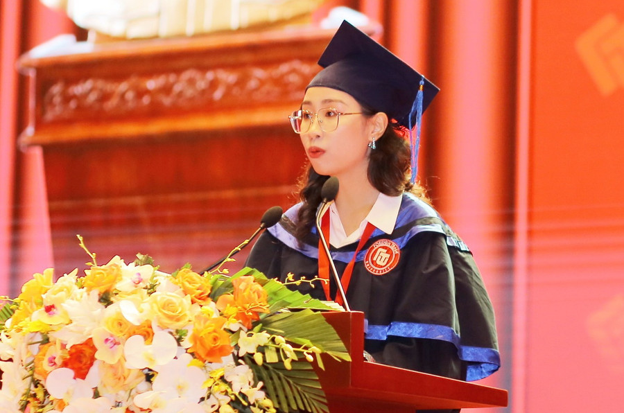 Đỗ Hoàng Phương Nhi trong ngày lễ tốt nghiệp. Ảnh: NVCC