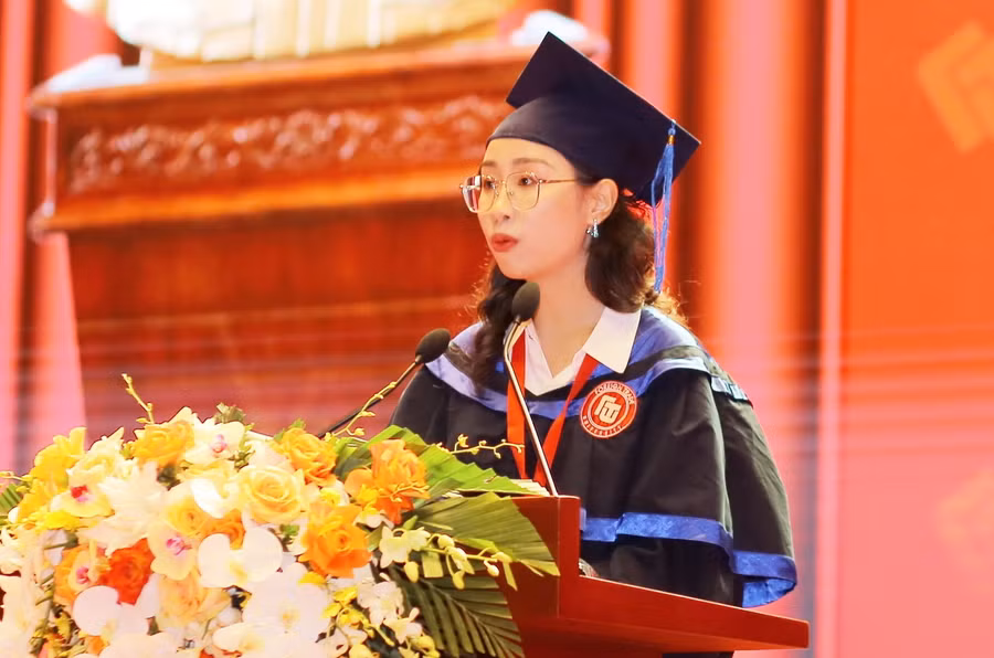 Đỗ Hoàng Phương Nhi trong ngày lễ tốt nghiệp. Ảnh: NVCC