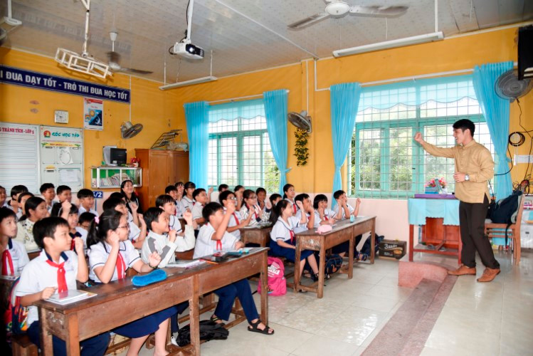 Sinh viên sư phạm Trường ĐH Đồng Tháp thực hành giảng dạy trong chương trình thực tập sư phạm.