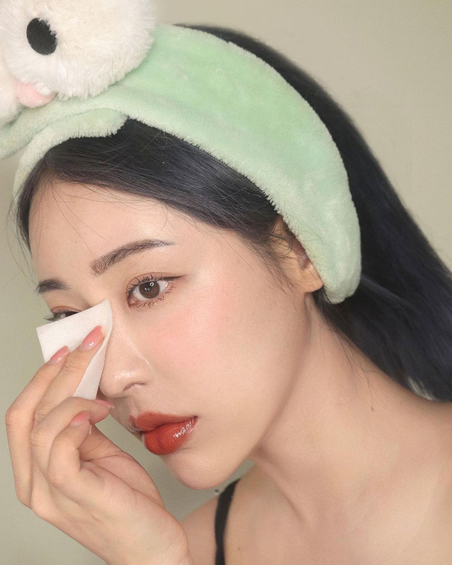 Những sai lầm skincare khiến mụn nổi hoài không hết ảnh 2