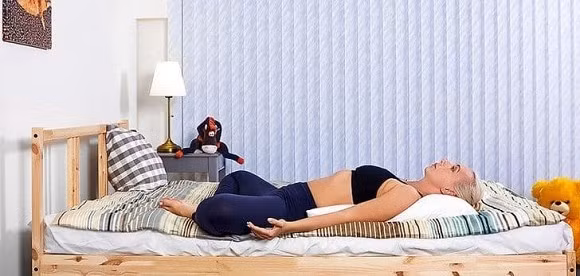 6 tư thế giúp bạn chìm vào giấc ngủ ngay lập tức ảnh 6